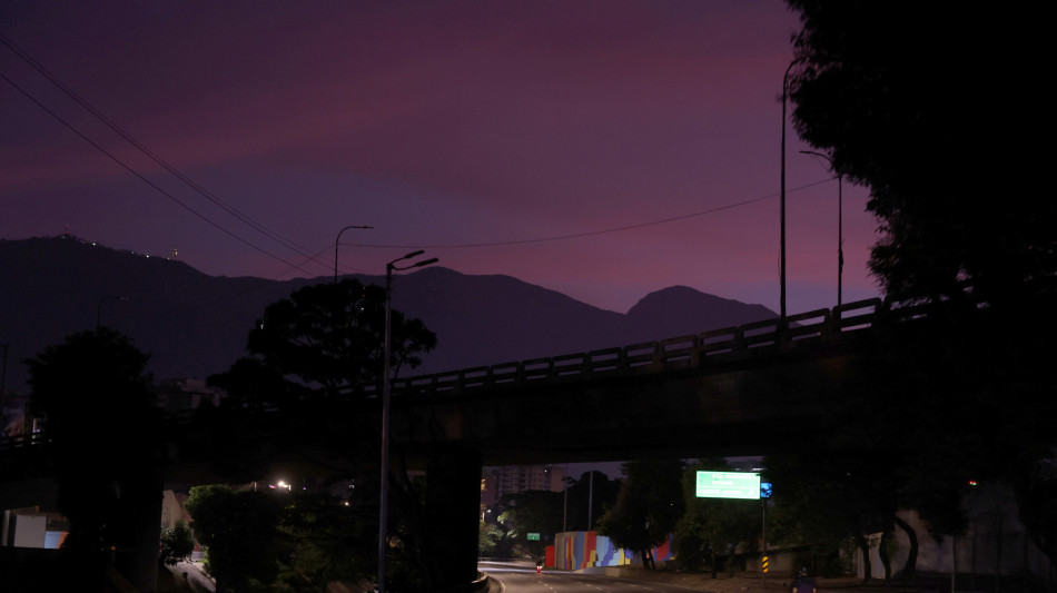 Ministro esteri Venezuela, 'confermiamo vittime civili e militari'