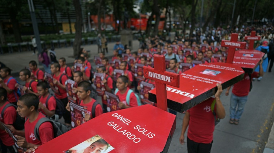 Miles marchan en M&eacute;xico para exigir respuestas al caso Ayotzinapa 12 a&ntilde;os despu&eacute;s