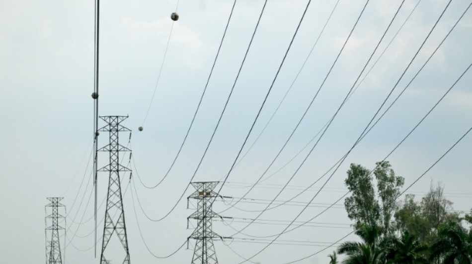 Presidente do Equador anuncia que Col&ocirc;mbia retoma a venda de eletricidade