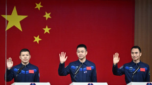 China envía un nuevo equipo de astronautas a su estación espacial