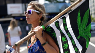 EUA prop&otilde;e reclassificar maconha como droga de baixo risco