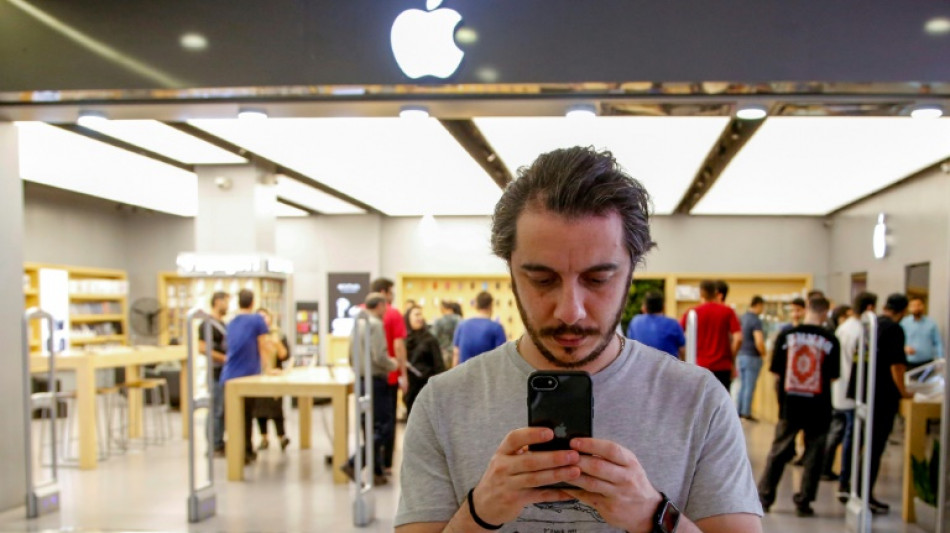 En Iran, casse-t&ecirc;te pour les utilisateurs d'iPhone, populaire mais banni