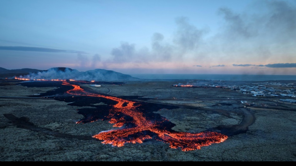 Islande: apr&egrave;s l'&eacute;ruption volcanique, vivre &agrave; Grindavik devient hypoth&eacute;tique