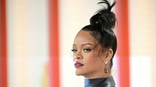 Suspeita de atirar contra mans&atilde;o de Rihanna se declara inocente