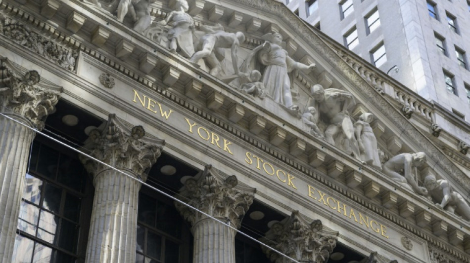 Wall Street termine en baisse, l'&eacute;conomie am&eacute;ricaine tousse