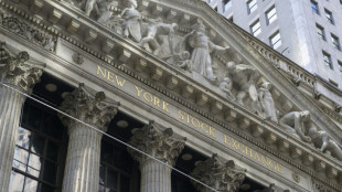 Wall Street termine en baisse, l'&eacute;conomie am&eacute;ricaine tousse