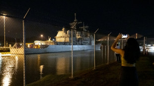 Navio de guerra americano entra no Canal do Panamá rumo ao Caribe