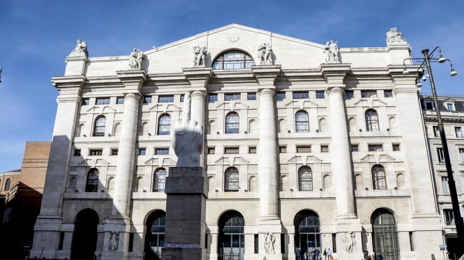 Borsa: Milano prosegue pesante con le banche, male Prysmian