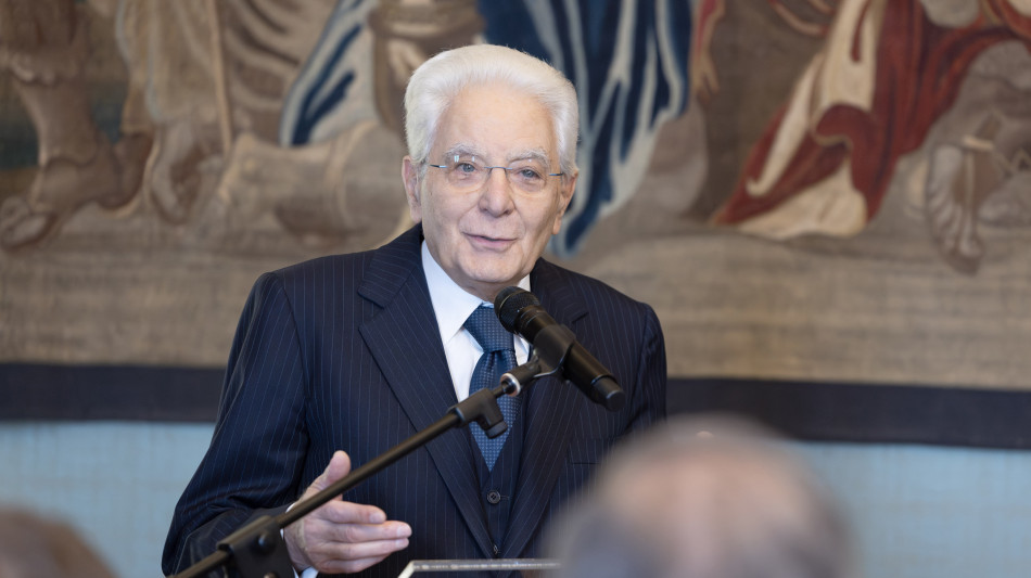 Mattarella, i giovani nutrono passione, adulti non la spengano