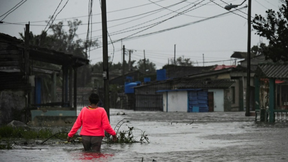 Cubanos resignados frente a apag&oacute;n causado por el hurac&aacute;n Ian