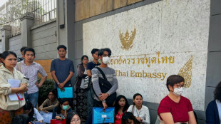 Des jeunes Birmans cherchent &agrave; quitter leur pays pour &eacute;chapper &agrave; l'arm&eacute;e