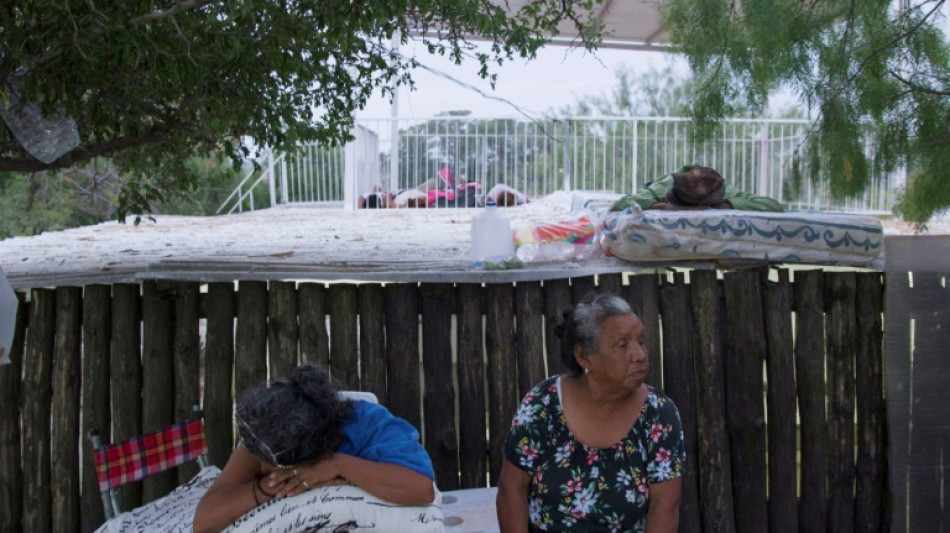 Mexique: les proches des dix mineurs pi&eacute;g&eacute;s sous terre perdent espoir