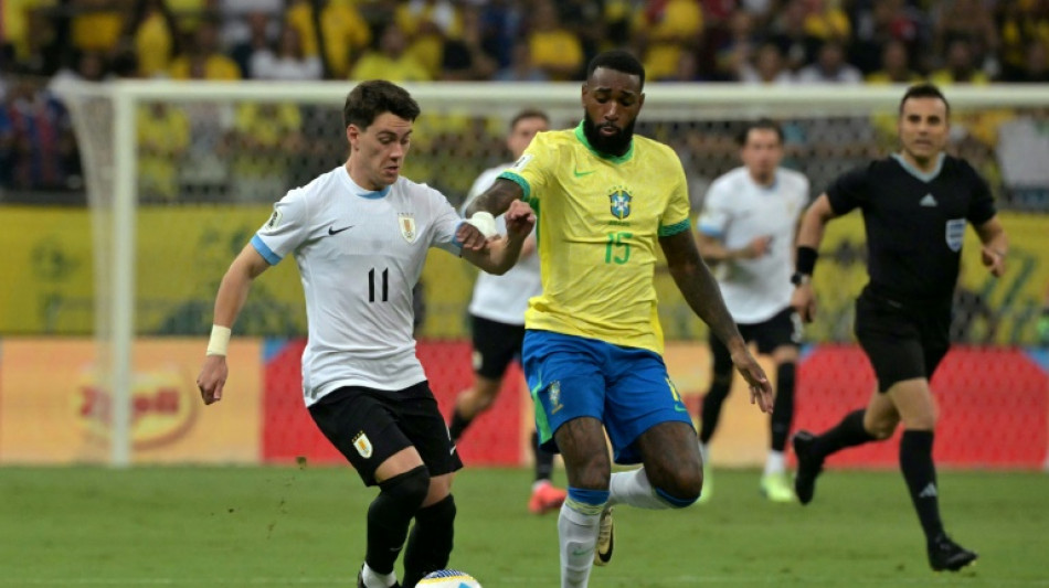 Brasil pressiona, mas empata com o Uruguai (1-1) pelas Eliminat&oacute;rias