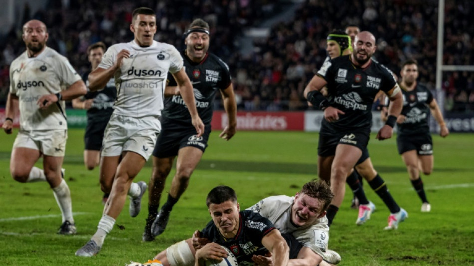 Toulon edge to victory over Bath, Saints and Quins run riot