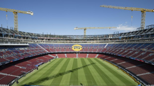 Foot: après deux ans de travaux, le Camp Nou de Barcelone toujours inutilisable