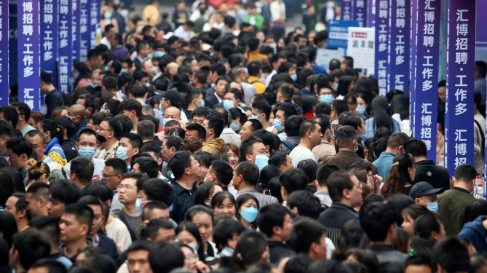 En Chine, reprise &agrave; la peine et ch&ocirc;mage record chez les jeunes