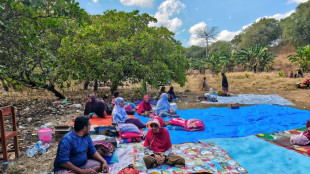 Miles de damnificados aguardan ayuda tras el terremoto de Indonesia