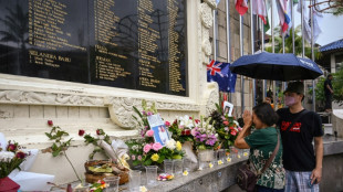 Vingt ans après les attentats de Bali, des fleurs et des larmes