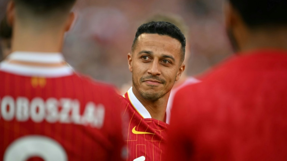Thiago Alc&acirc;ntara anuncia aposentadoria aos 33 anos