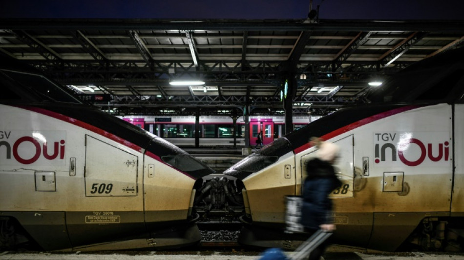 Fin du conlit &agrave; la SNCF: le Nouvel An sauv&eacute; mais un week-end de No&euml;l malgr&eacute; tout perturb&eacute;