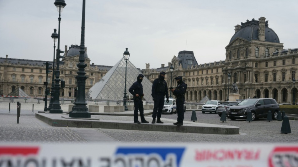 Valor das joias roubadas no Louvre é estimado em mais de R$ 550 milhões