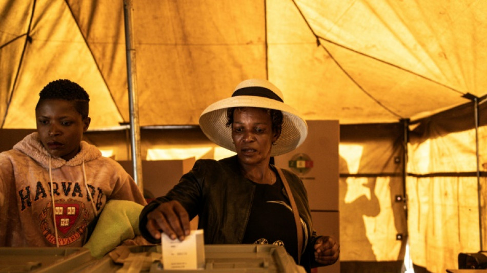 Vote tendu au Zimbabwe, le pr&eacute;sident s'accroche au pouvoir