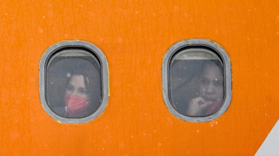 Menina de dois anos separada dos pais nos EUA chega à Venezuela