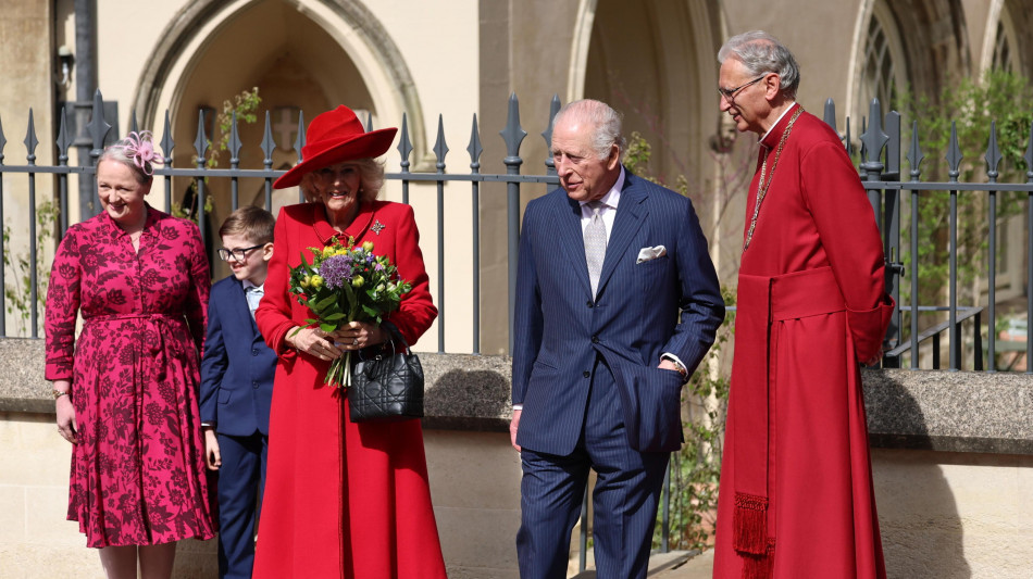 La famiglia reale britannica unita alla messa di Pasqua a Windsor