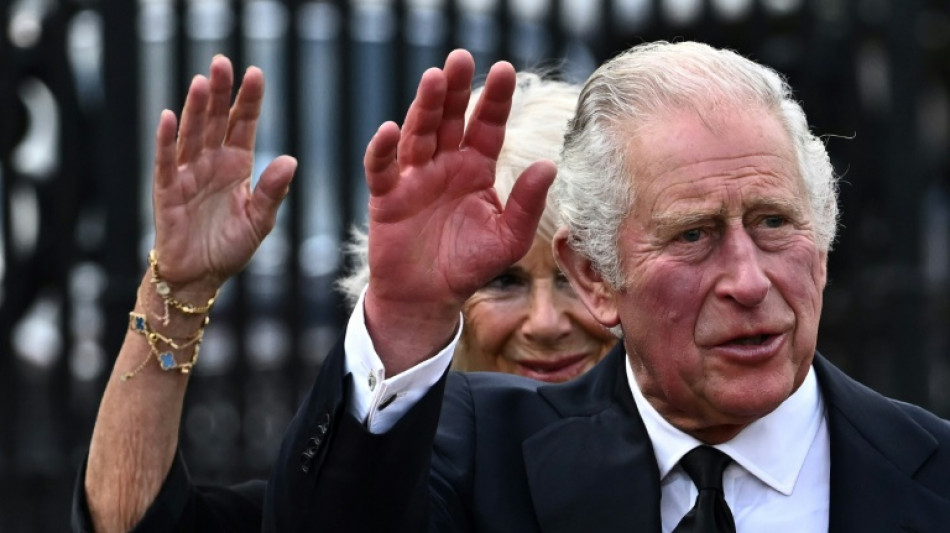 "God save the King!": le roi Charles III à la rencontre de la foule