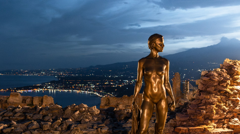 Jago presenta la David a Taormina, e Meta lo censura di nuovo