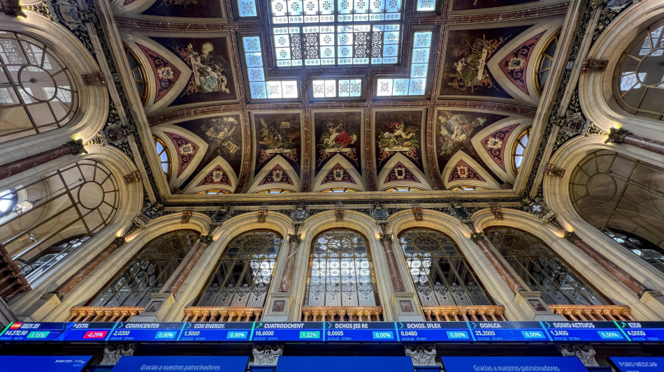 Borsa: l'Europa incerta e senza Wall Street, Milano +0,2%