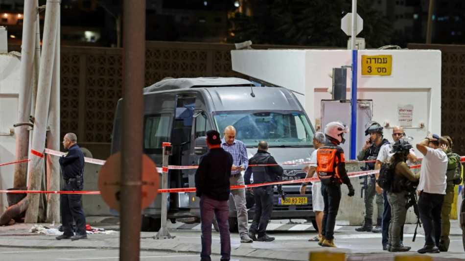 Attaque &agrave; J&eacute;rusalem: une soldate isra&eacute;lienne tu&eacute;e, la chasse &agrave; l'homme continue