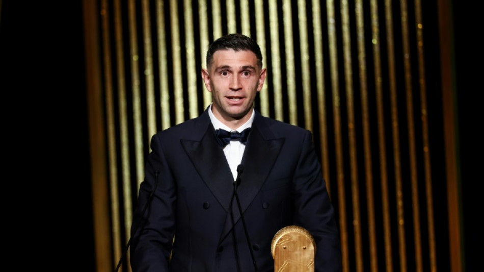 Emiliano 'Dibu' Mart&iacute;nez ganha seu segundo Trof&eacute;u Yashin consecutivo