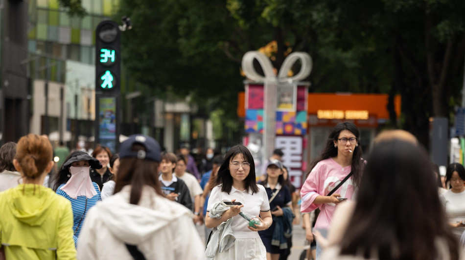 Vendite al dettaglio in Cina rallentano a luglio, +0,6%, consumi sotto le attese
