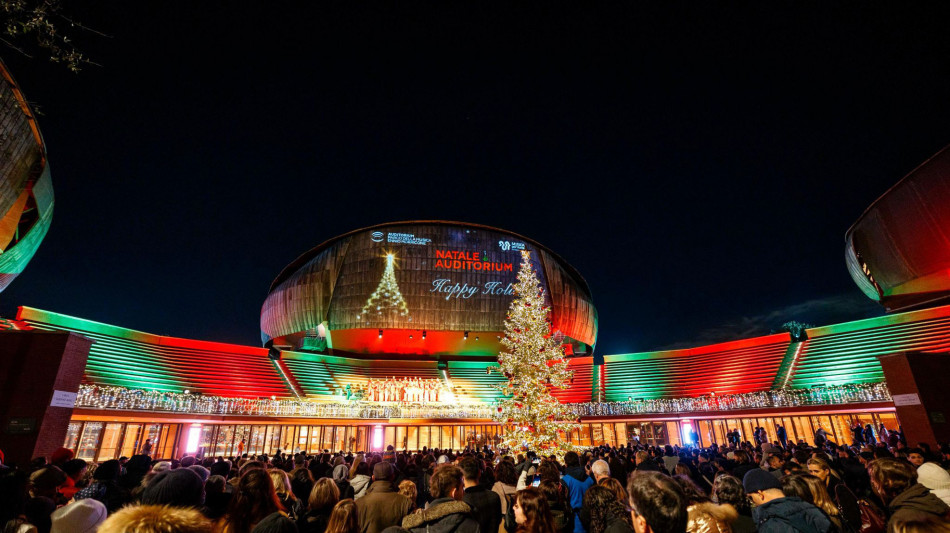 Acceso l'albero, al via Natale all'Auditorium Parco della Musica