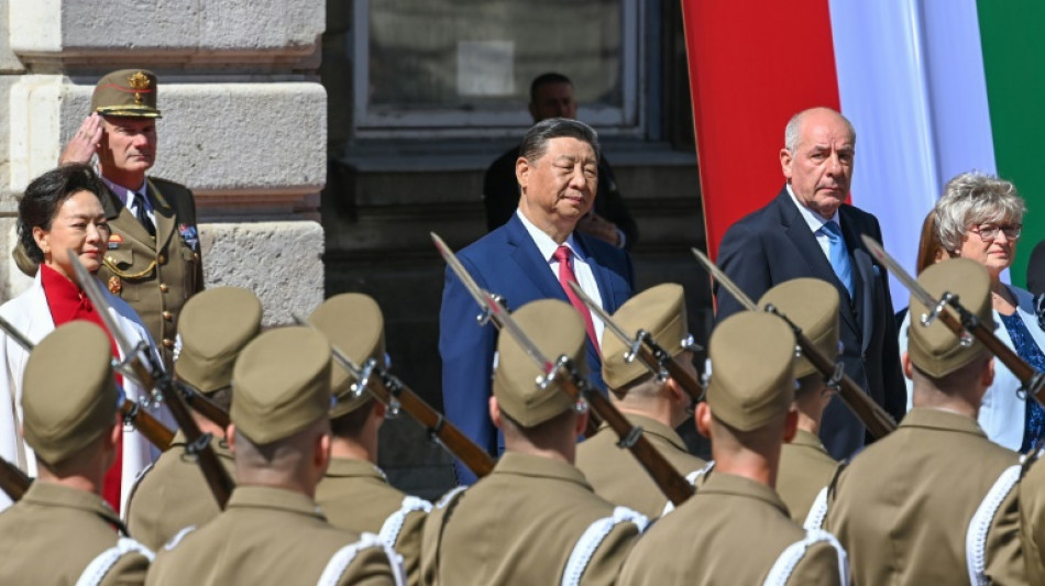 En Hongrie, Xi Jinping c&eacute;l&egrave;bre des relations "&agrave; leur apog&eacute;e" et d&eacute;fie l'UE