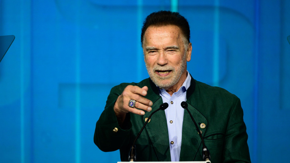 Schwarzenegger d&agrave; il suo sostegno a ad Harris