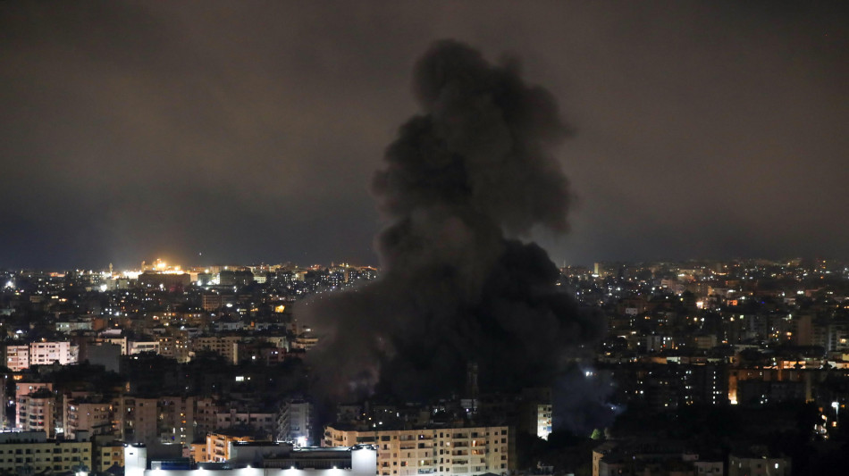 Aerei israeliani bombardano tre quartieri di Beirut