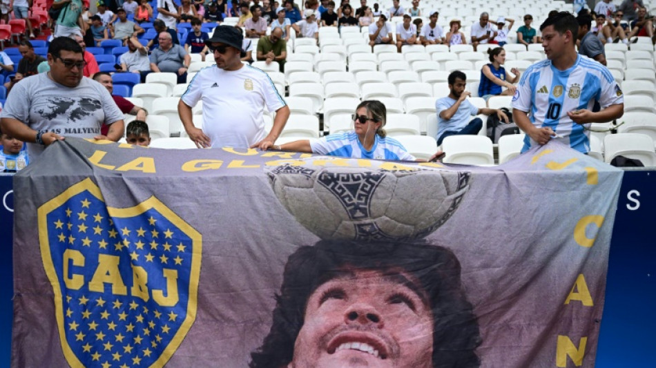 Justi&ccedil;a argentina autoriza transfer&ecirc;ncia do corpo de Maradona a pedido de suas filhas