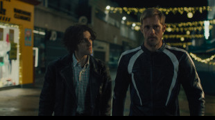 Skarsgard biker gay in Pillion, commedia romantica bdsm per San Valentino