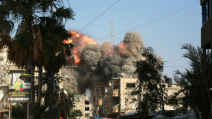 Isra&euml;l bombarde la bande de Gaza du nord au sud