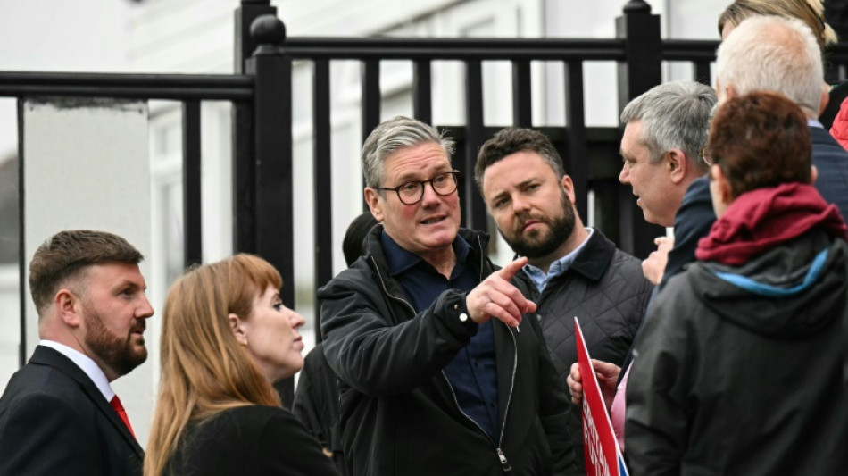 Port&eacute;s par les &eacute;lections locales, les travaillistes britanniques appellent &agrave; des l&eacute;gislatives