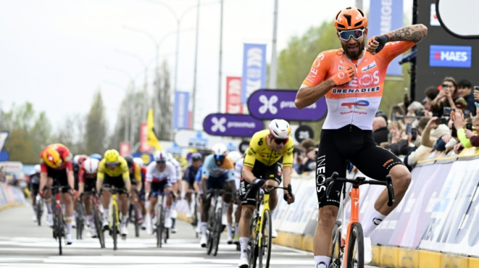 Cyclisme: Ganna double Van Aert in extremis pour remporter A Travers la Flandre