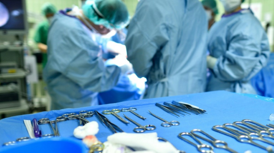 Gesichtsliftings beliebt: Umfrage zu Sch&ouml;nheits-OPs zeigt Einfluss sozialer Medien