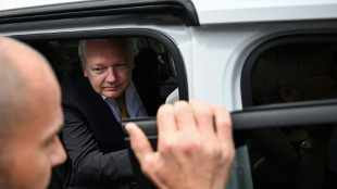 Julian Assange retorna à Austrália depois de recuperar a liberdade
