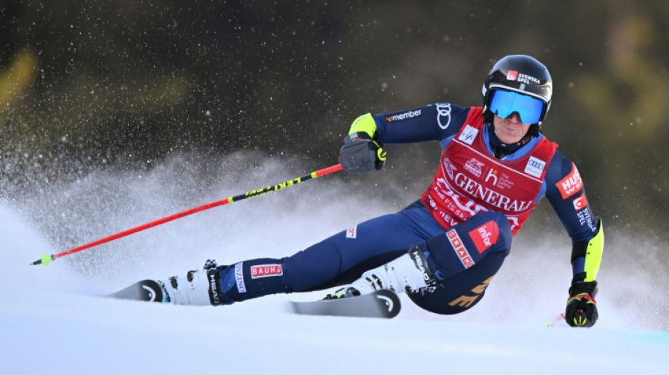 Sweden's Hector leads after first run in Killington women's giant slalom