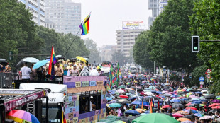 Hunderttausende ziehen zu Christopher Street Day durch Berliner Stra&szlig;en