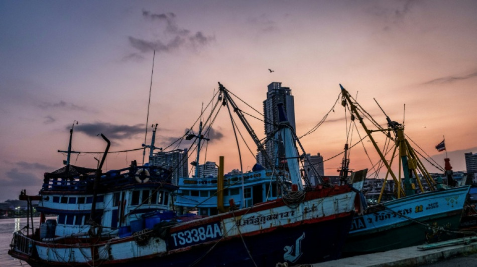 Etrangl&eacute;s par le gazole trop cher, les p&ecirc;cheurs tha&iuml;landais restent &agrave; quai