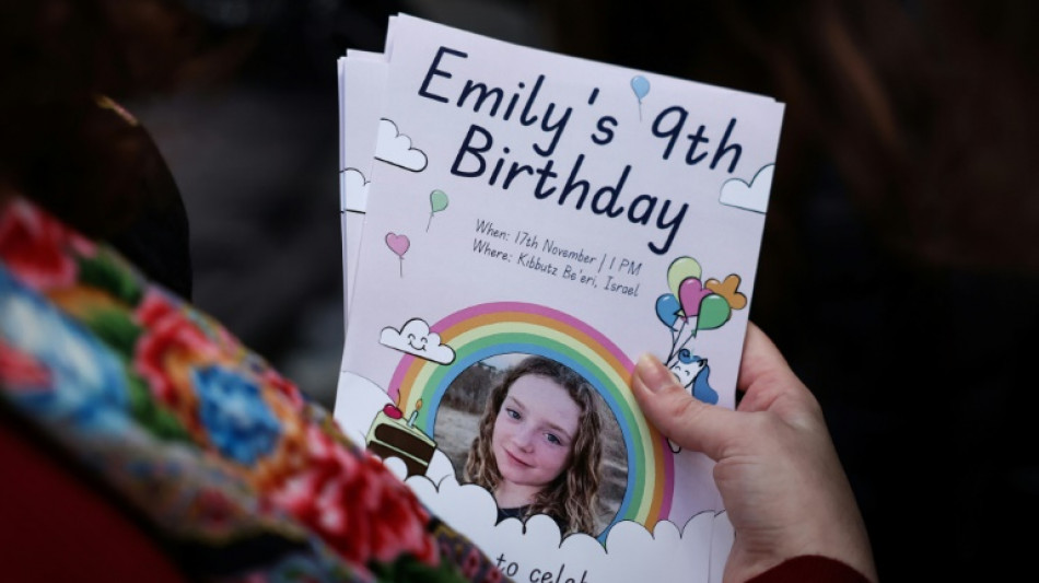 Fam&iacute;lia celebra anivers&aacute;rio de menina desaparecida, supostamente ref&eacute;m do Hamas