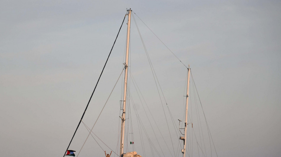 Israele: barca Flotilla dirottata, chi a bordo sarà rimpatriato